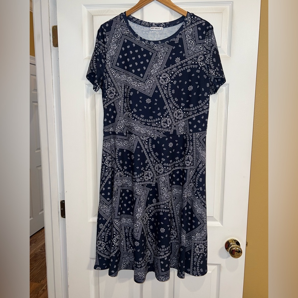 Huhot Navy Blue Paisley Dress. Size XXl. EUC